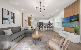 Upstay - Modern Home W Pool In New Development